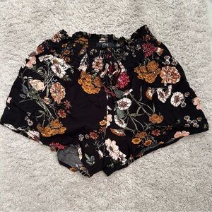 one 5 one | Black Floral Women's Shorts
